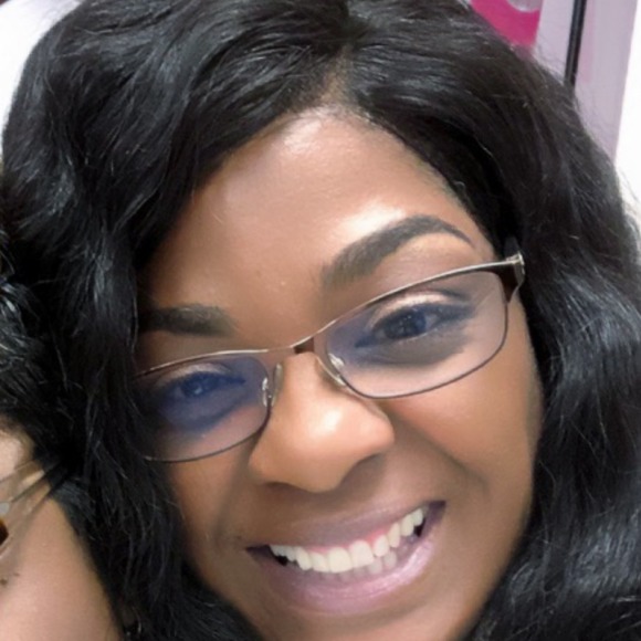 Meet your Posher, Sandra - Picture 1 of 1